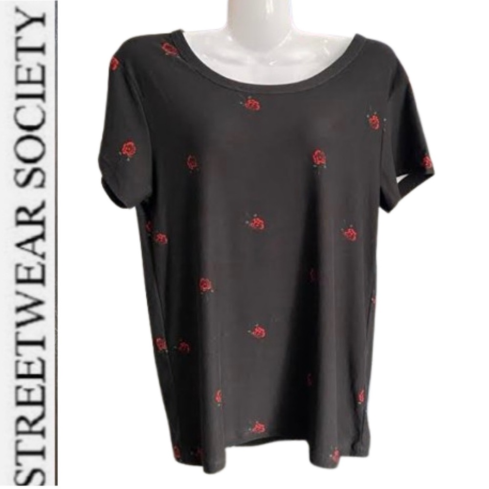 🌹 Roses 🌹 Black Top Red Roses 🌹 Streetwear Society